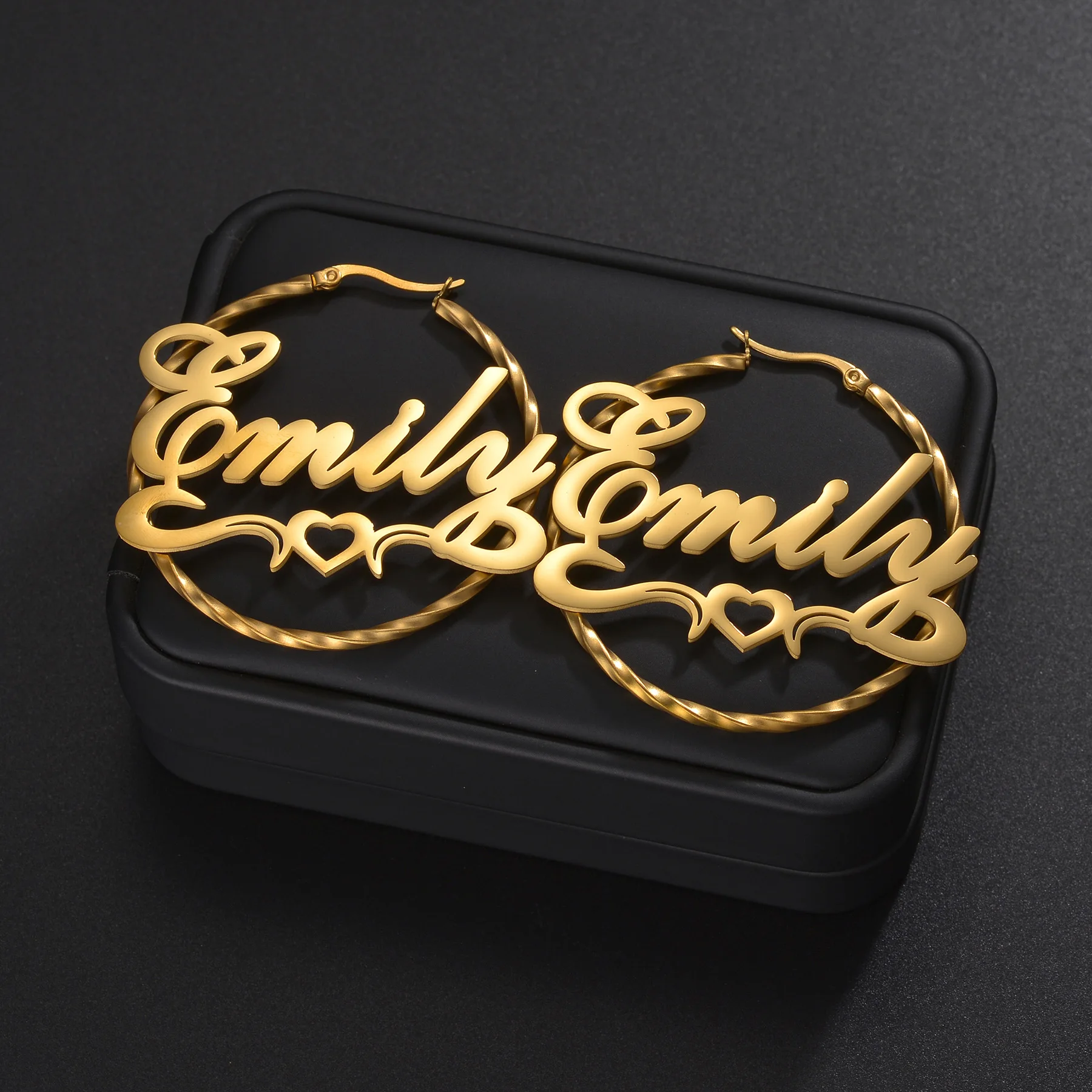 Atoztide серьги-кольца с индивидуальным именем для женщин, персонализированные витые проволочные ушные петли, ювелирные изделия из нержавеющей стали, подарок на свадьбу, день рождения