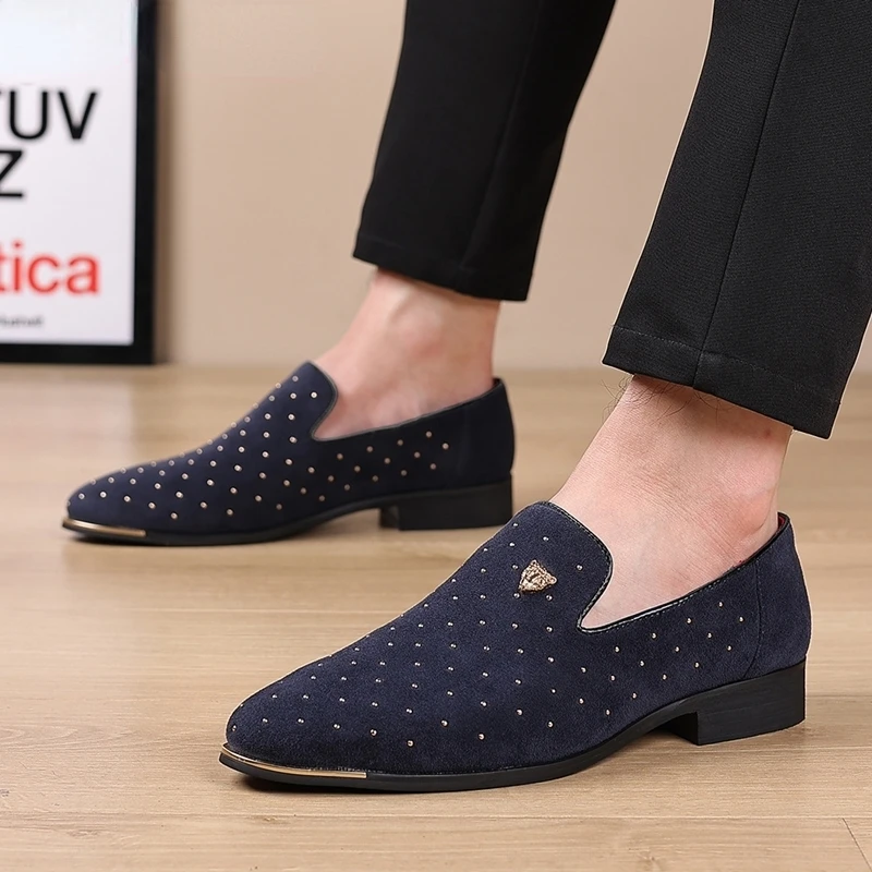 Mocasines de cuero de gamuza para hombre, zapatos informales sin cordones con remaches, planos de conducción ligeros y cómodos para exteriores,