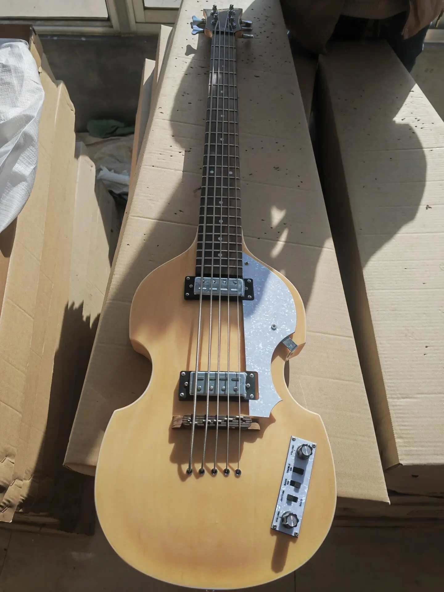 Custom  5 Strings Electric Bass Guitar Natural Wood Violin Bass 2 511B Staple Pickups Professional Guitar