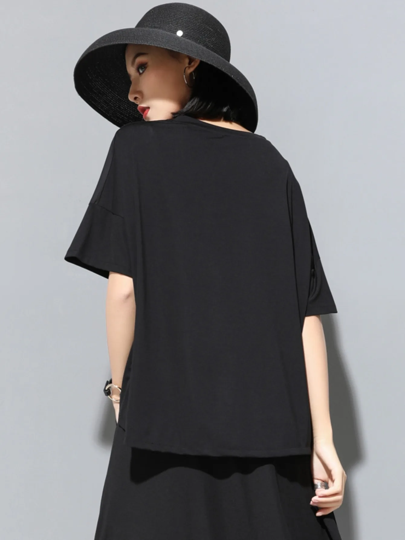 Summer New Fashion Minimalist Unique Design Asymmetrical Top Stylish Simplistic Trendy Upperwear for Women