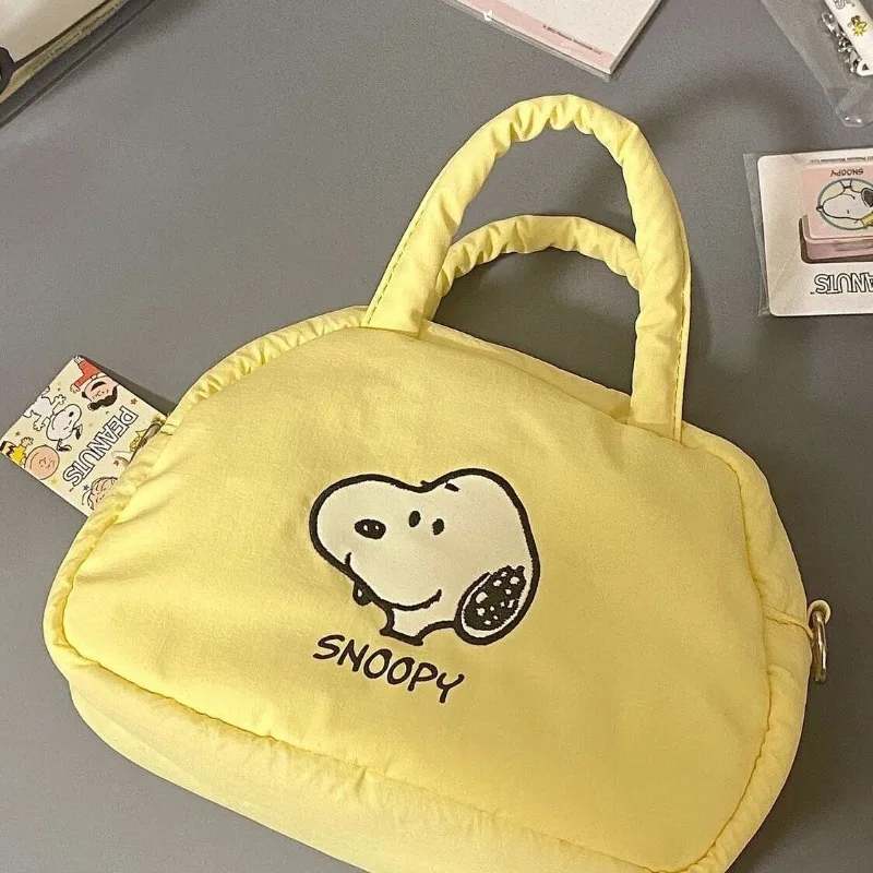 Lindo Snoopy anime periférico dibujos animados kawaii pequeño bolso de dibujos animados chica bolsa de cosméticos almacenamiento suave bolso de hombro tipo bandolera regalo