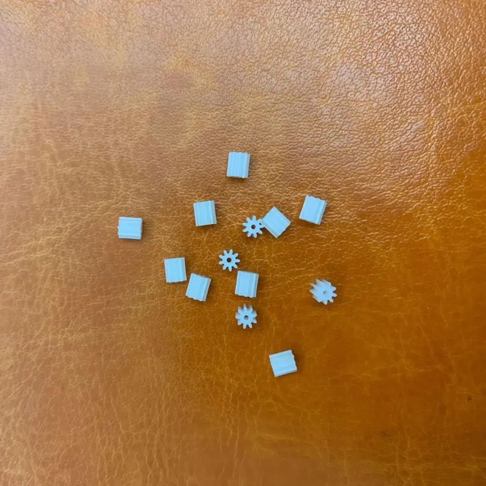 10 個 9 歯モーターギアアクセサリーホワイトプラスチックモーターエンジンギア折りたたみクアッドコプター部品