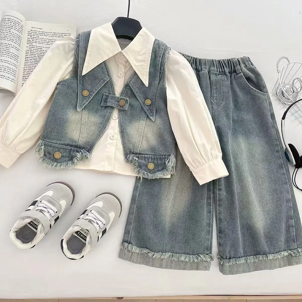 

2025 New Girls Denim Waistcoat Shirt Trousers Three-piece Set Lace Collar Long-sleeved Peplum Wide-legged Trousers