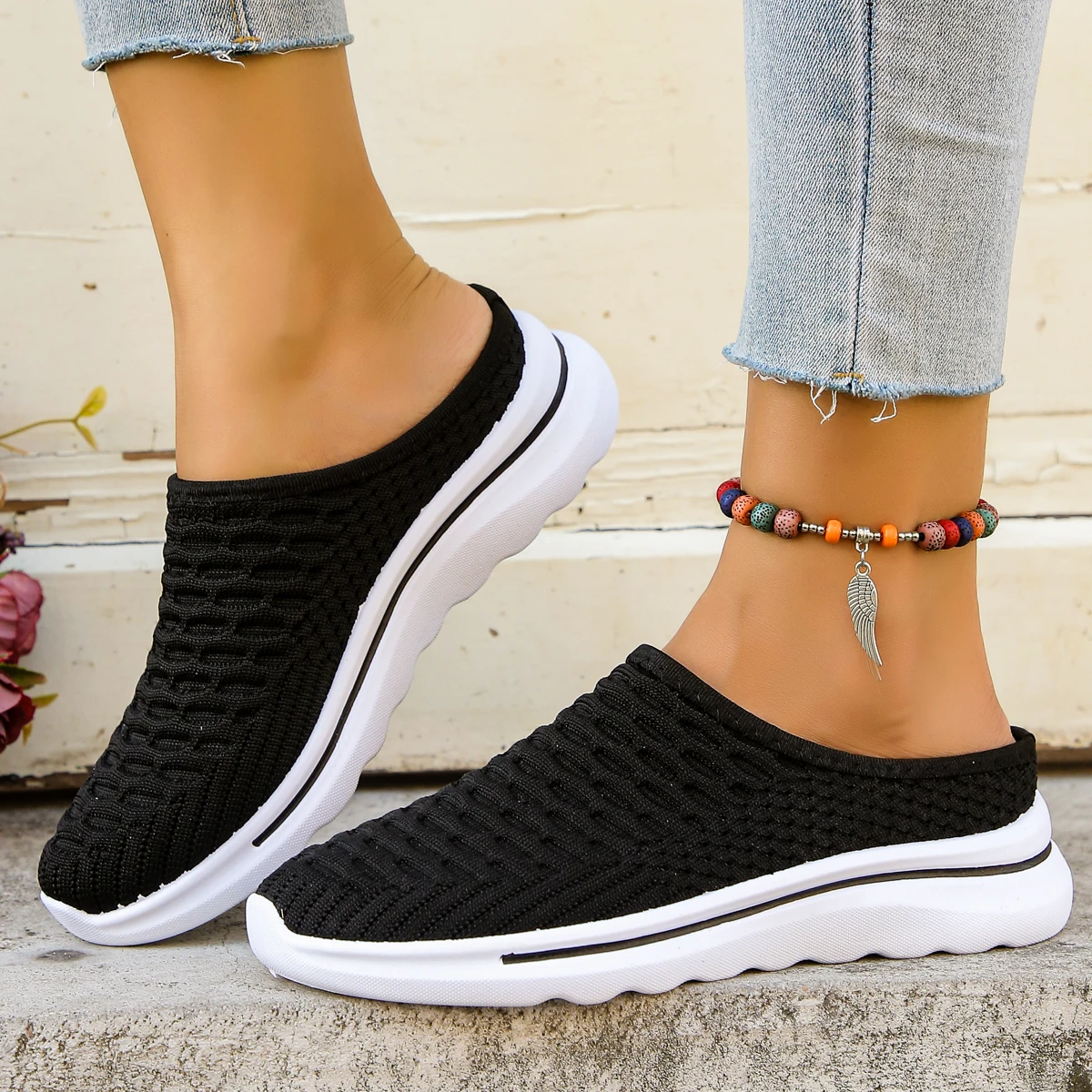 Kapcie damskie nowe oddychające siatkowe modne kapcie Plus rozmiar Slip on Outdoor lekkie sandały slajdy damskie Zapatos De Mujer