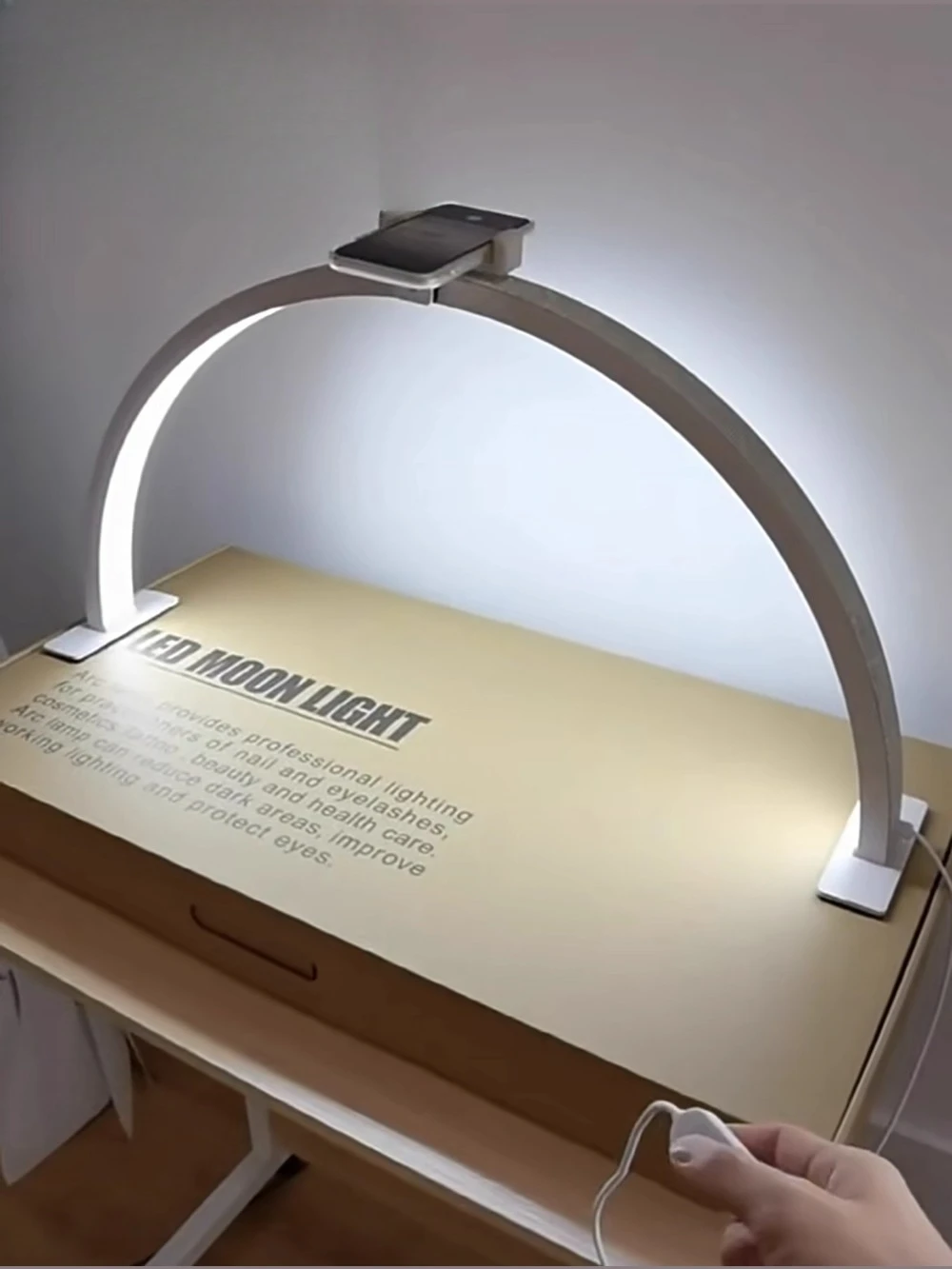 

Original 36W nail salon desktop LED curved eye protection light + mobile phone holder live broadcast