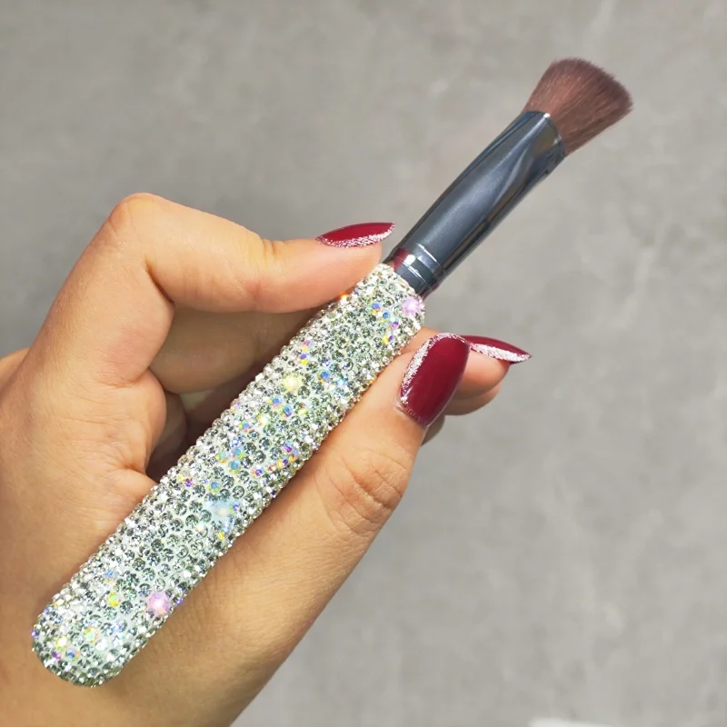Brosse triangulaire pour ombre de nez, ensemble de diamants artificiels, ligne sans balais, point culminant pour éclaircir la ligne de déchirure centrale, brosse anti-cernes