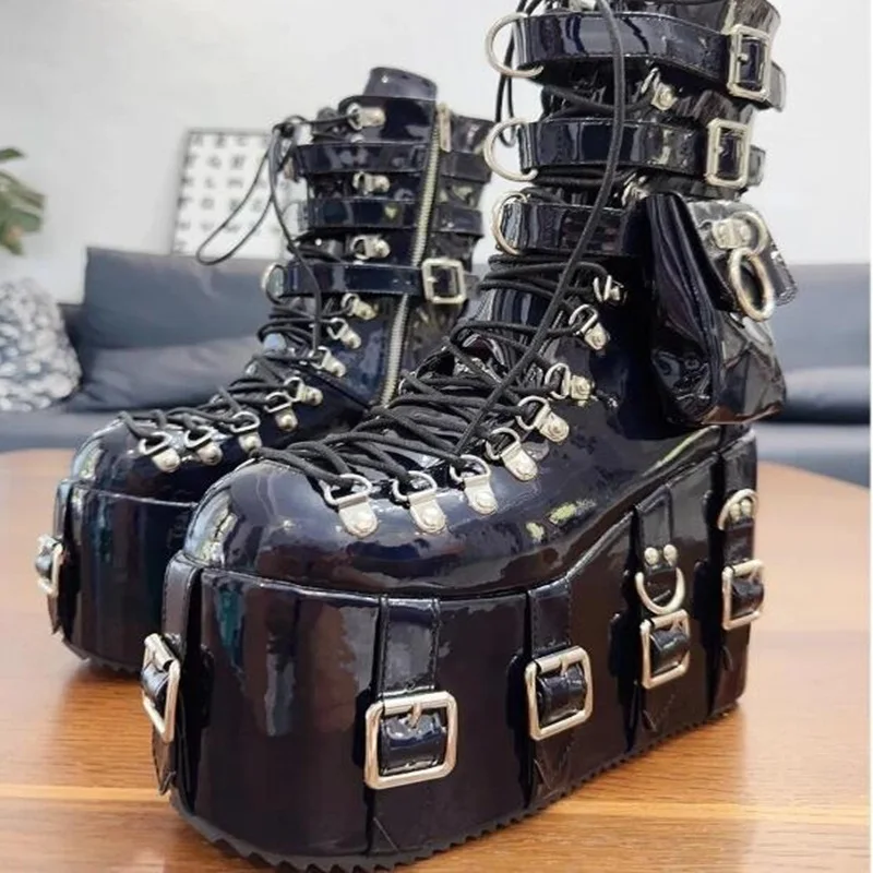 

Модные ботинки на толстой платформе с металлическим декором и пряжкой на ремне, черные ботинки из лакированной кожи на танкетке 15 см со шнуровкой и молнией