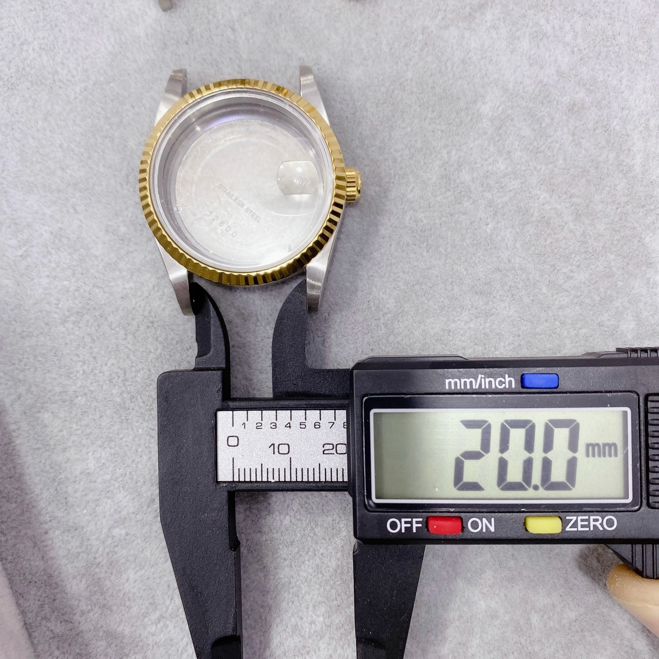 36 مللي متر 2824 ساعة حافظة الصلب الأسنان الحافة تاريخ صالح 2834 حركة الزجاج المعدني لا طوقا مقاوم للماء