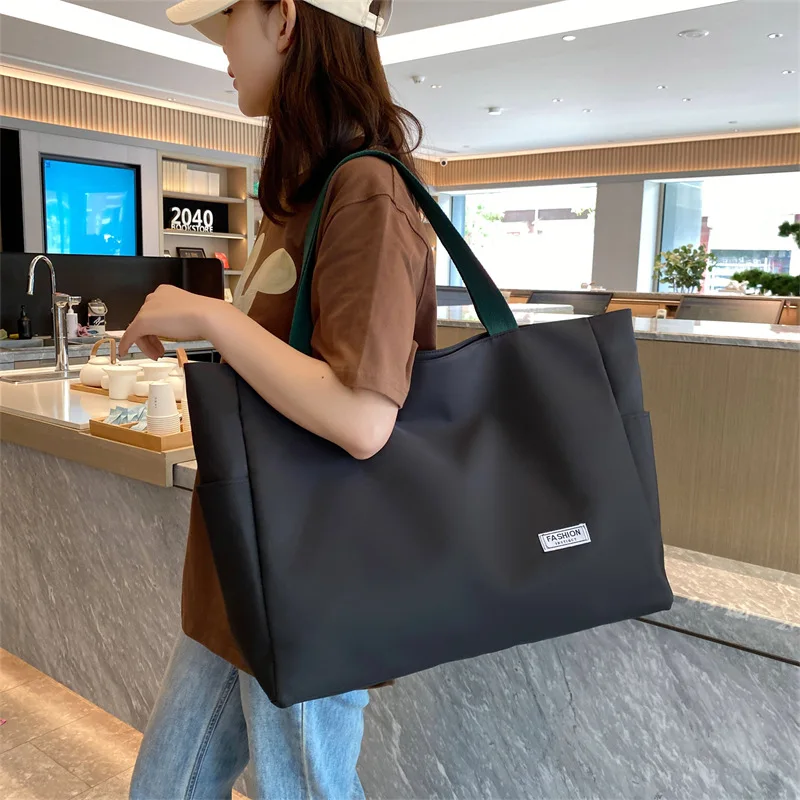 

Large Capacity Travel Bag for Women Lightweight Portable Fitness Bag for Business Trip Portable Commuting Bag for Travel Bag