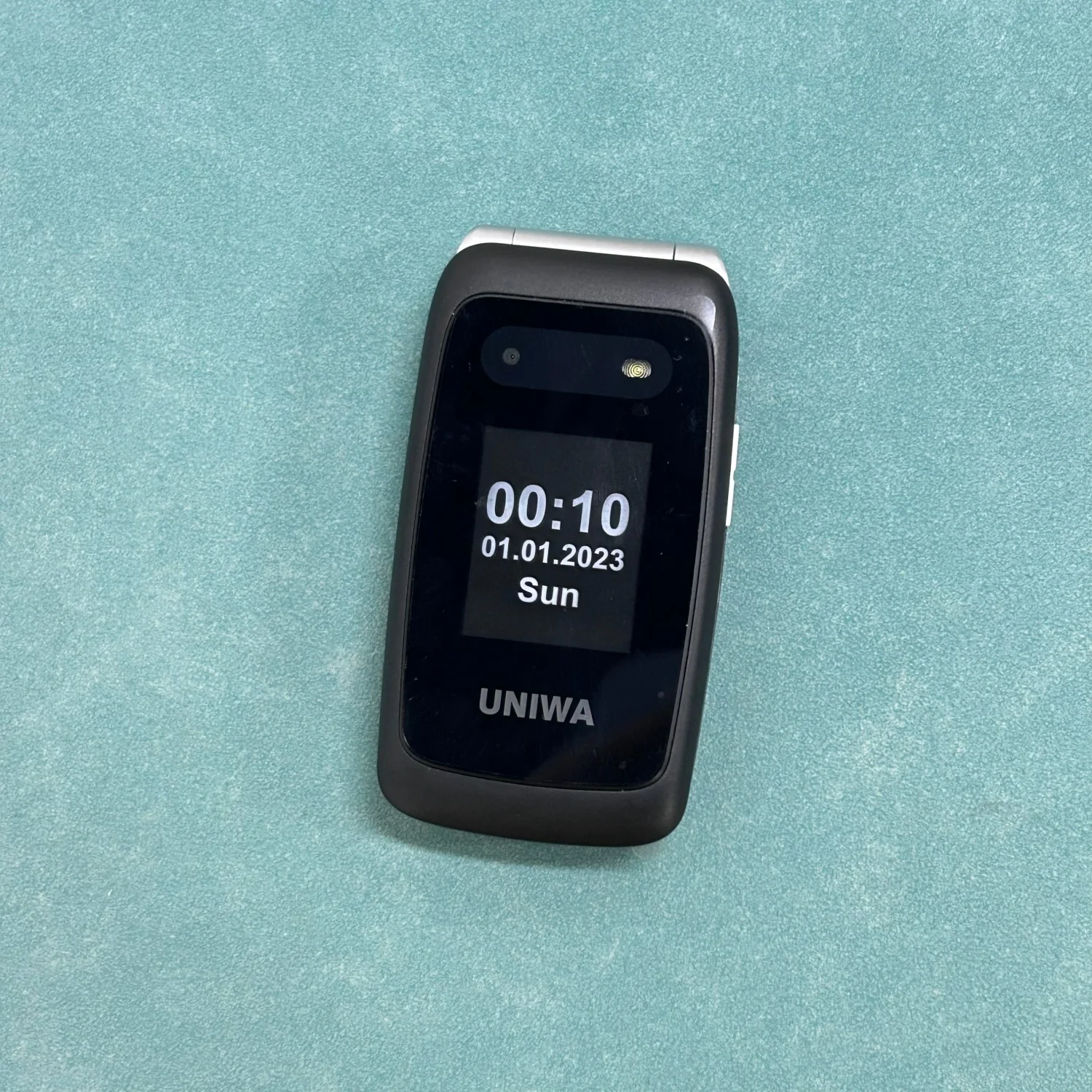 UNIWA V202T Flip Phone Dual Screen Large Button Dual SIM Card 4G Network Mobile Phone Support Charging Dock For Elderly