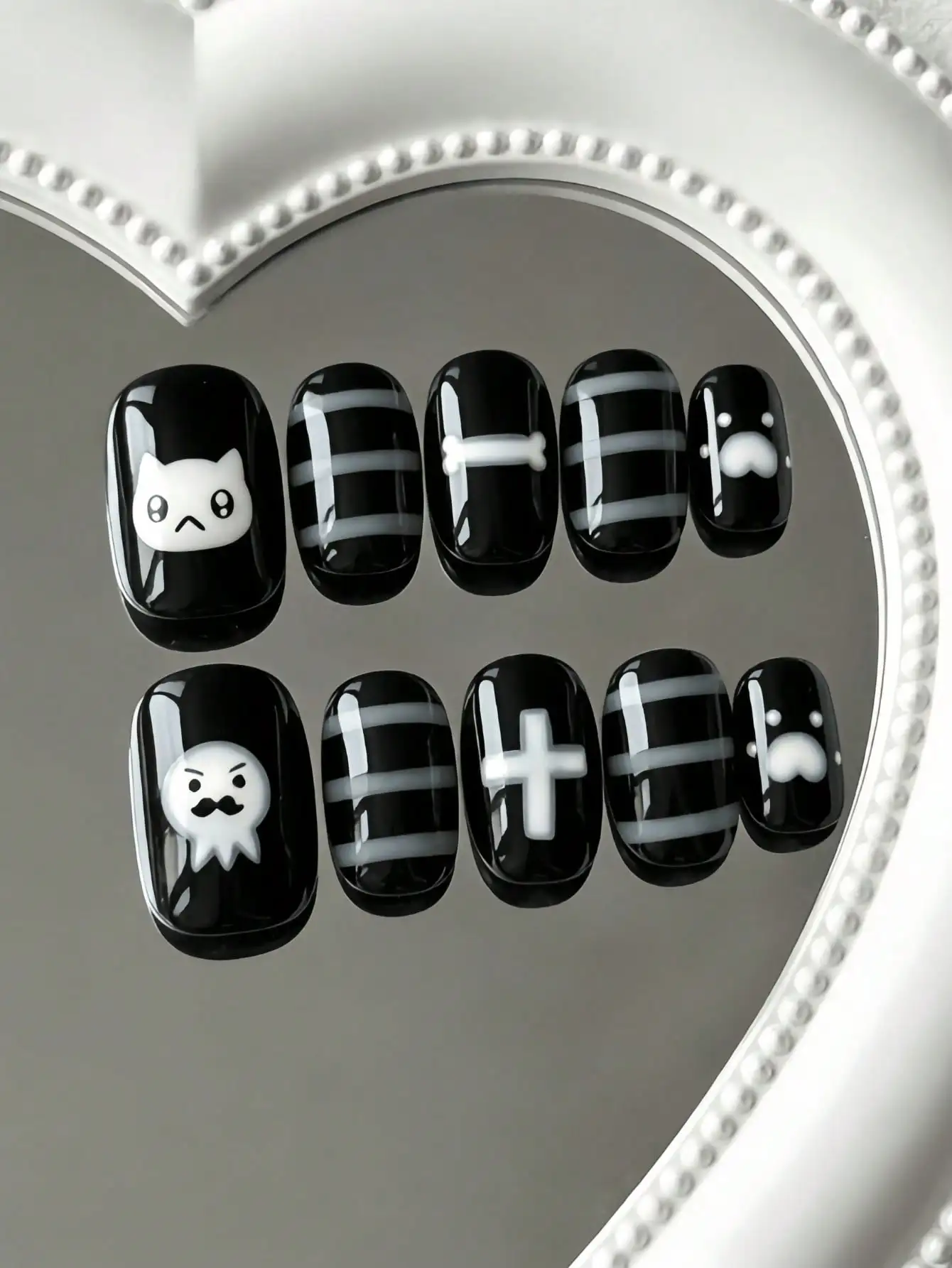 10 Pieces of Handmade Short Square Full-Cover Nail Tips, Short Length, Black and White Solid Colors, Cute and Cool Style, Suitable for Women and Girls, Suitable for Daily Commuting, Student Campus, and Ideal as a Gift, Comes with 1 Piece of Jelly Glue and 1 Nail File
