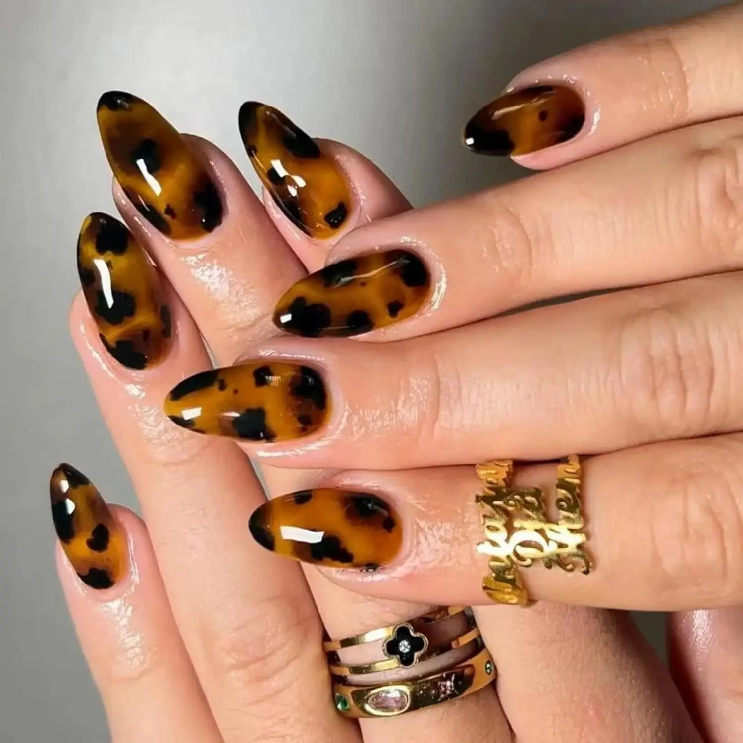 أظافر بنية اضغط على الفهد طباعة الأظافر وهمية متوسطة اللوز أظافر صناعية مع تصميم لامع غطاء كامل الغراء على الأظافر 24 قطعة #3