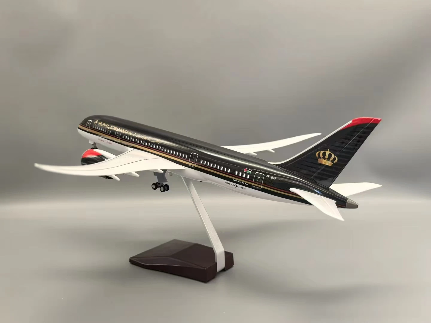 47CM B787 Jordan Air Airline Model Plane Plastic Resin Aircraft Model w Wheels Landing Gears Simulation Display Collection Gift