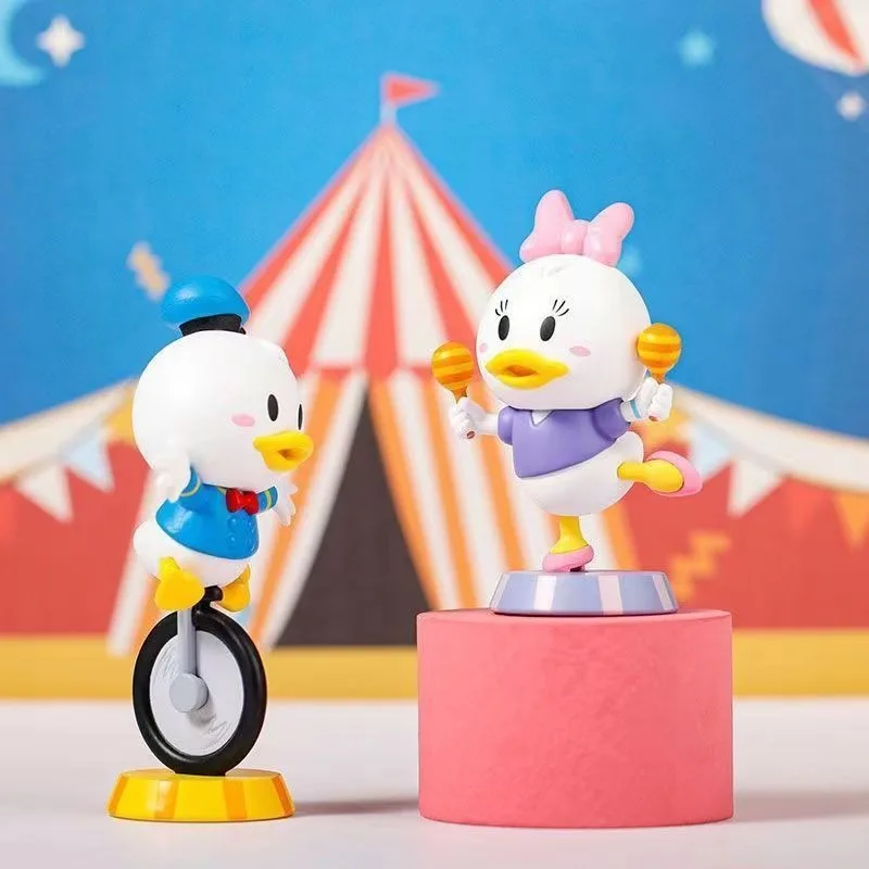 Figurines d'action et boîtes aveugles Disney Mickey Family Circus Series Flow