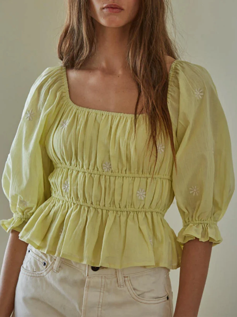 נשים חדשות קיץ צמרות צמרות רקמה פרחים חצי שרוול מרובע צווארון רזה חולצת טריקו רזה