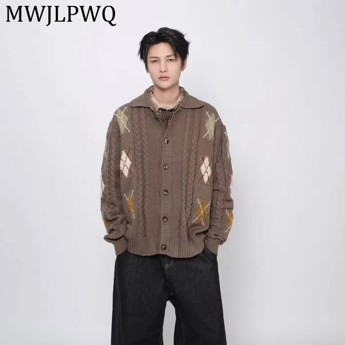 

MWJLPWQ Винтажный высококачественный вязаный кардиган с узором для мужчин, повседневный свитер в американском стиле с отложным воротником, с длинными рукавами, для пар, повседневное пальто 13560