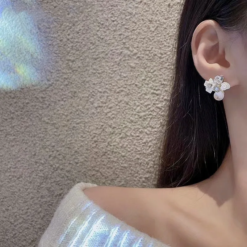 Retro Elegant Crystal Flower Stud Earrings Handmade Fashion Jewelry Vintage Earrings for Women New Fashion Wedding Party Gift