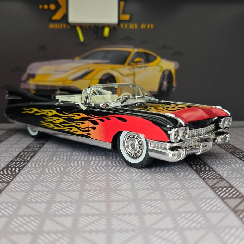 

1:24 simulation Cadillac rocket alloy car model, doors and engine hood, trunk can be opened, convertible retro vintage car