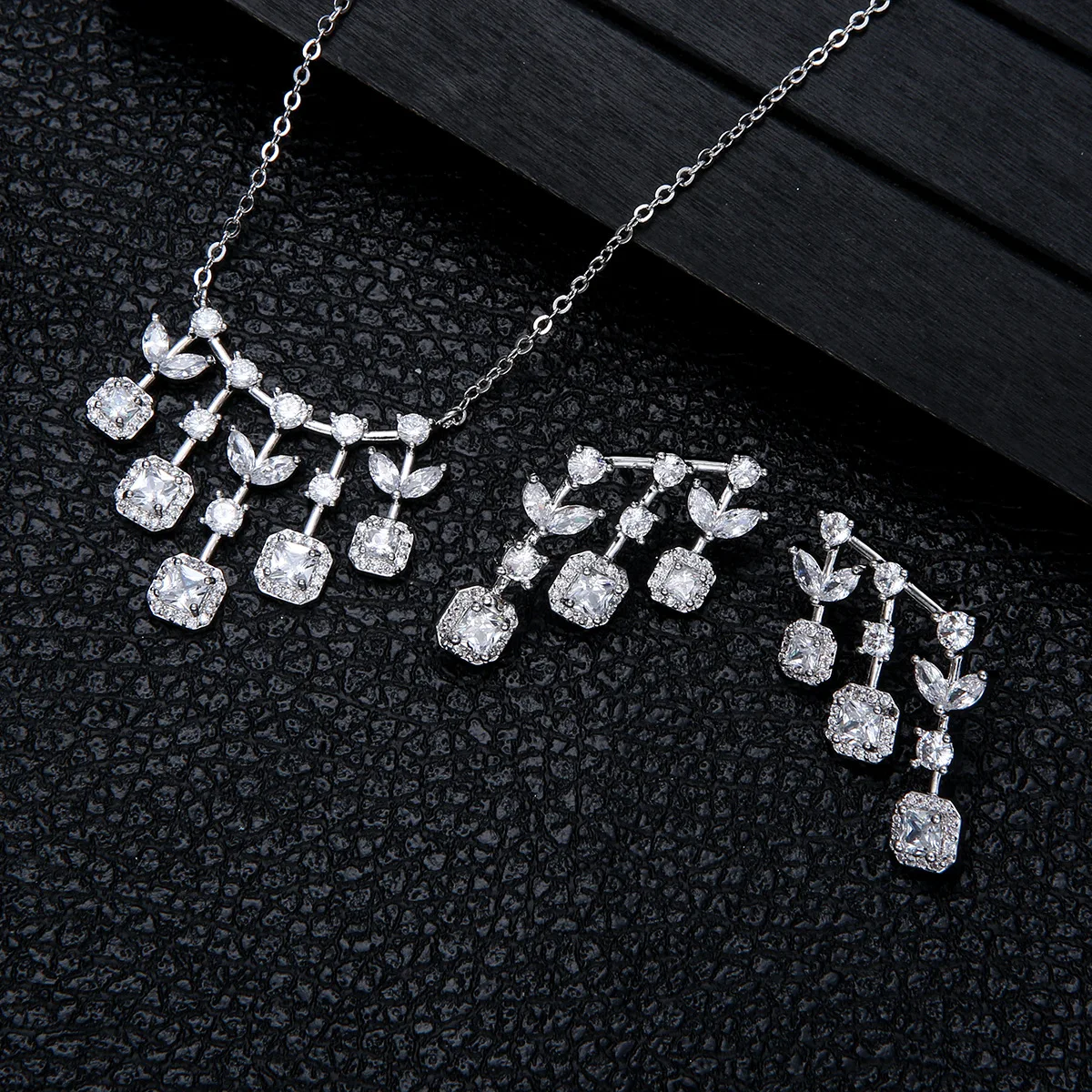 

HIBRIDE New ultra-fashionable leaf shape simple necklace earrings everyday women's jewelry set for anniversary gift travel S-904