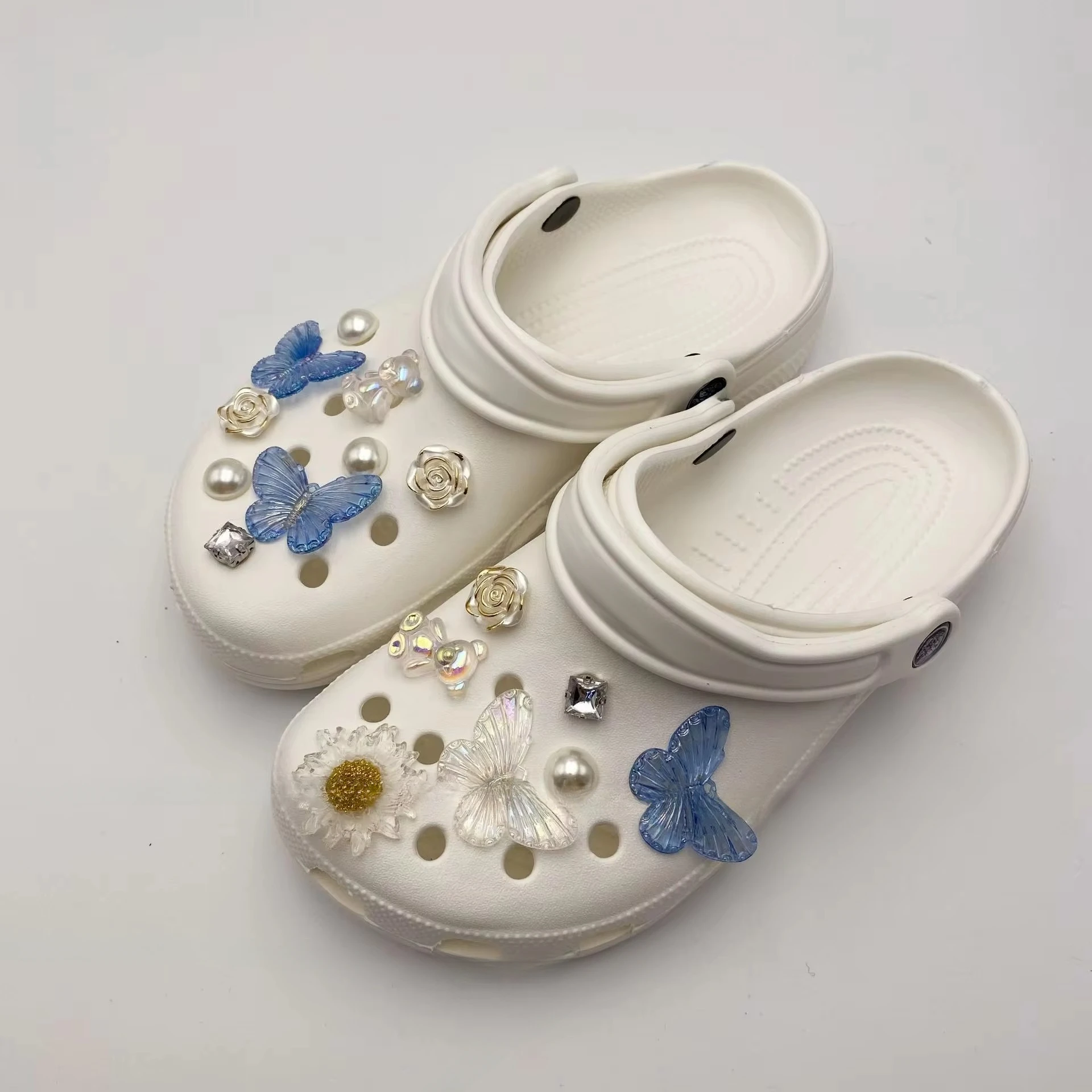 16 buah jimat sepatu DIY berlian mutiara kupu-kupu dapat dilepas dekorasi gesper untuk lubang sepatu pesona aksesoris anak perempuan hadiah pesta