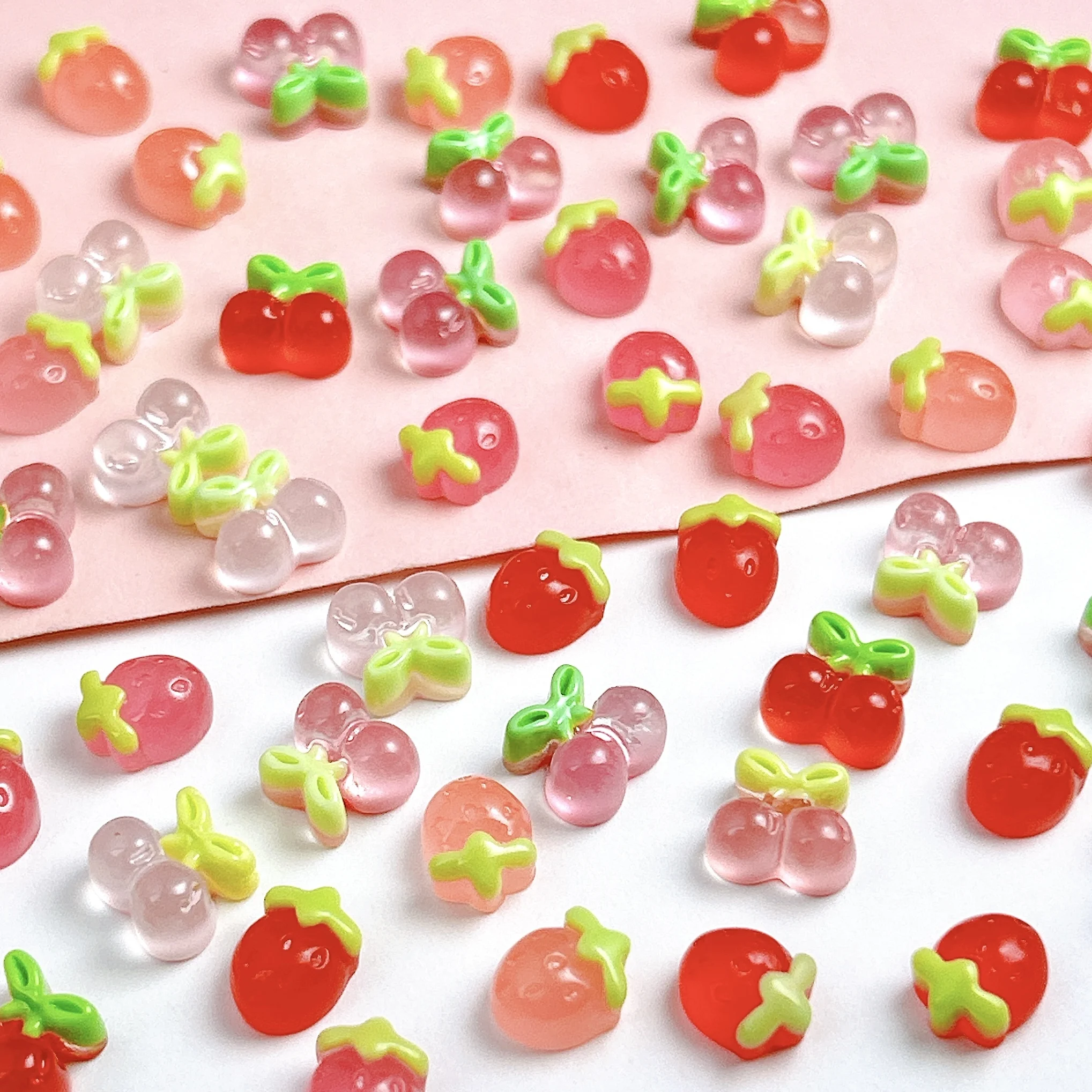 30PCS 크리 에이 티브 Kawaii 젤리 딸기 네일 매력 얼음 투명 빛나는 다채로운 딸기 수지 네일 아트 장식 DIY