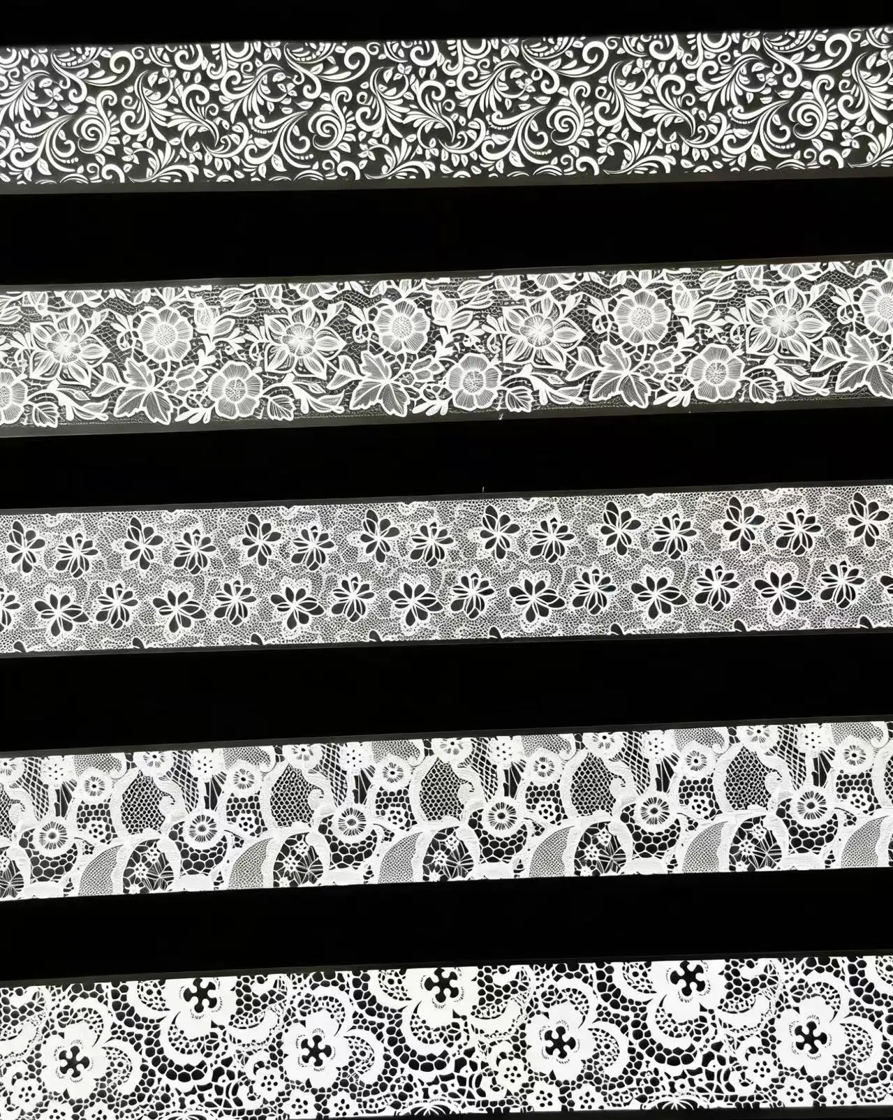 10 Rollen 2,5*50cm Neue Schwarz-Weiße Spitzen-Transferfolie für Nagelkunst, Sexy Full Wraps Blumen-Klebefolie, DIY Maniküre-Styling-Werkzeuge