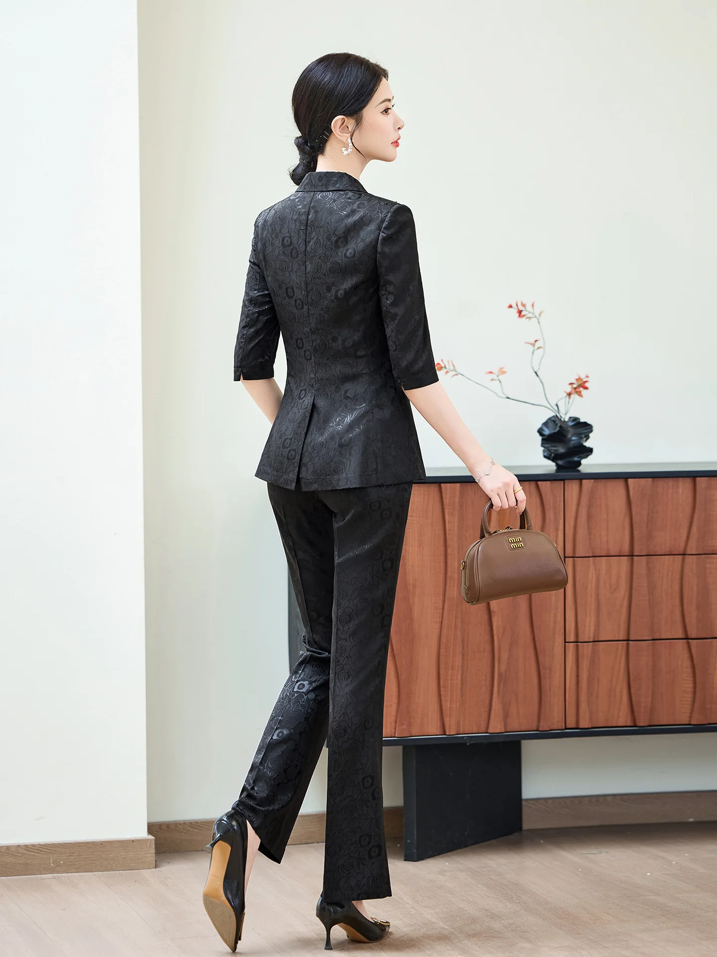 Nouvel Ensemble Professionnel Élégant pour Femme : Blazer et Pantalon Slim Abricot à Manches Mi-Longues – Collection Été 2026 – Tenue de Bureau Formelle pour Dames