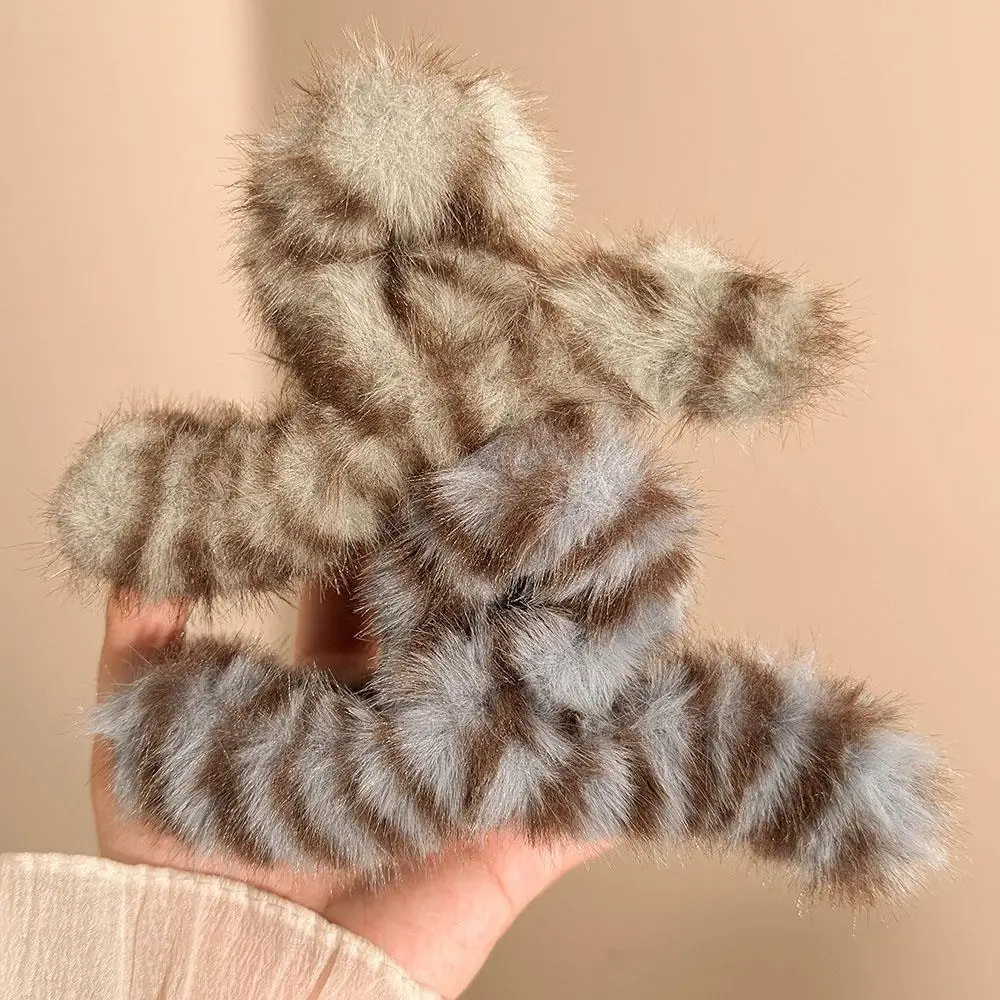 

Зимняя плюшевая заколка для волос с леопардовым принтом, плюшевая заколка для волос, заколка для волос в тигровую полоску, зажим для хвоста, зимние модные аксессуары для волос