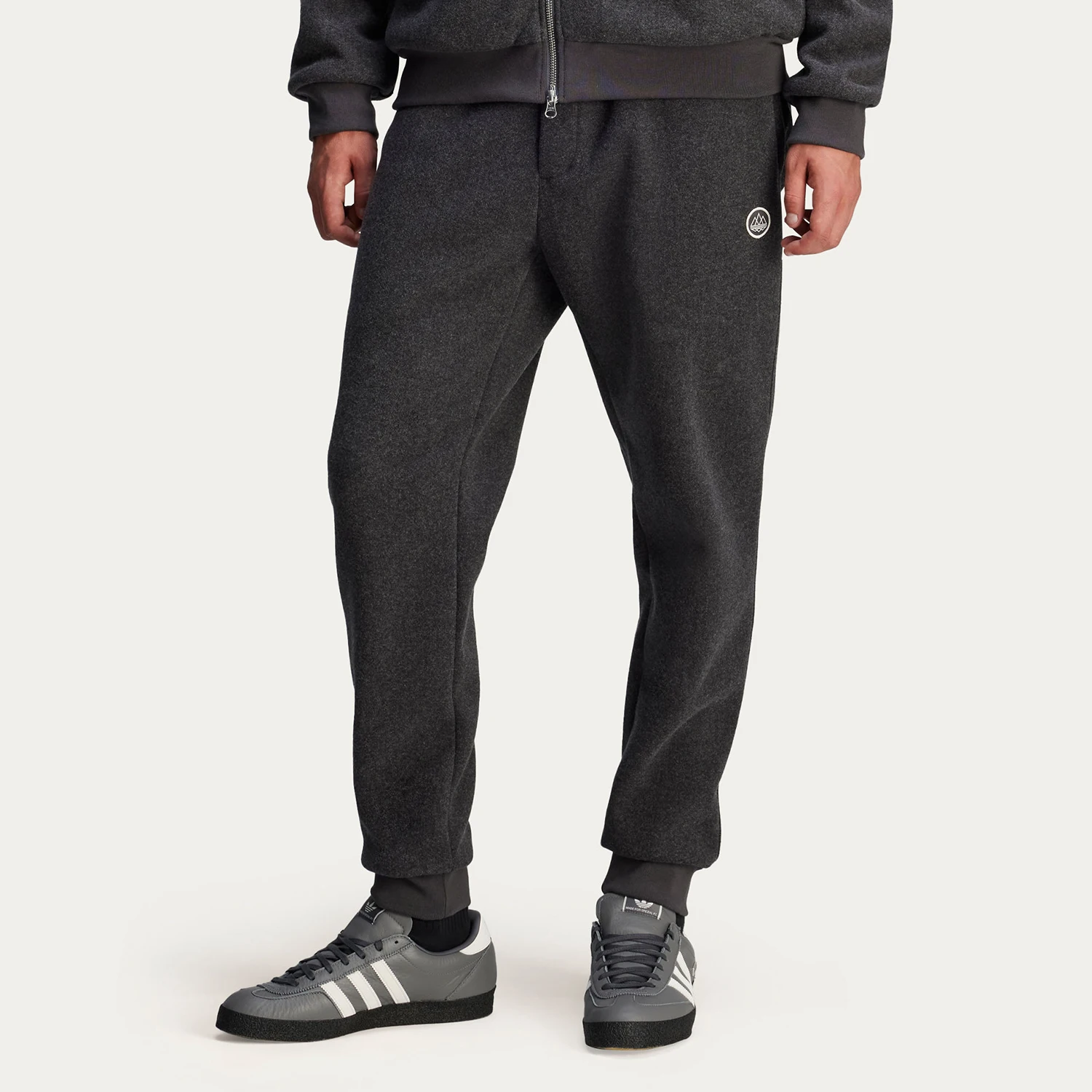 

Оригинальные новые мужские спортивные повседневные брюки Adidas для активного отдыха с завязками на штанинах JE6076