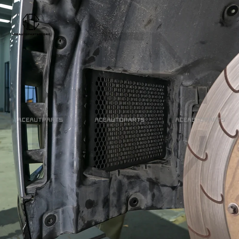 

Комплект из 2-х усиленных сотовых накладок на передние колесные арки из Mg-Al сплава для BMW M2 M3 M4 G87 G80 G81 G82 G83 2021+