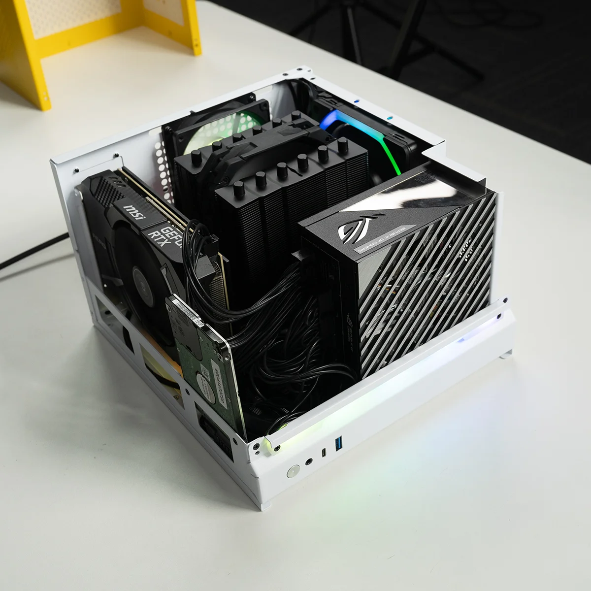 Imagem -03 - Chassis a4 Portátil de Alumínio Caixa Mini Itx Classe Desktop Gpu Reto 255 mm E24t Energy _ 11l