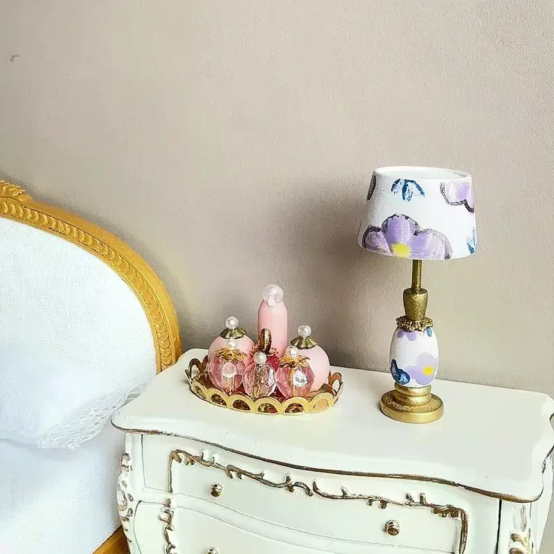 1/12 Casa delle bambole Lampada da tavolo in legno Lampada da comodino Molde Accessori per mobili per la casa delle bambole Decor Bambini Giochi di imitazione Giocattoli Regalo