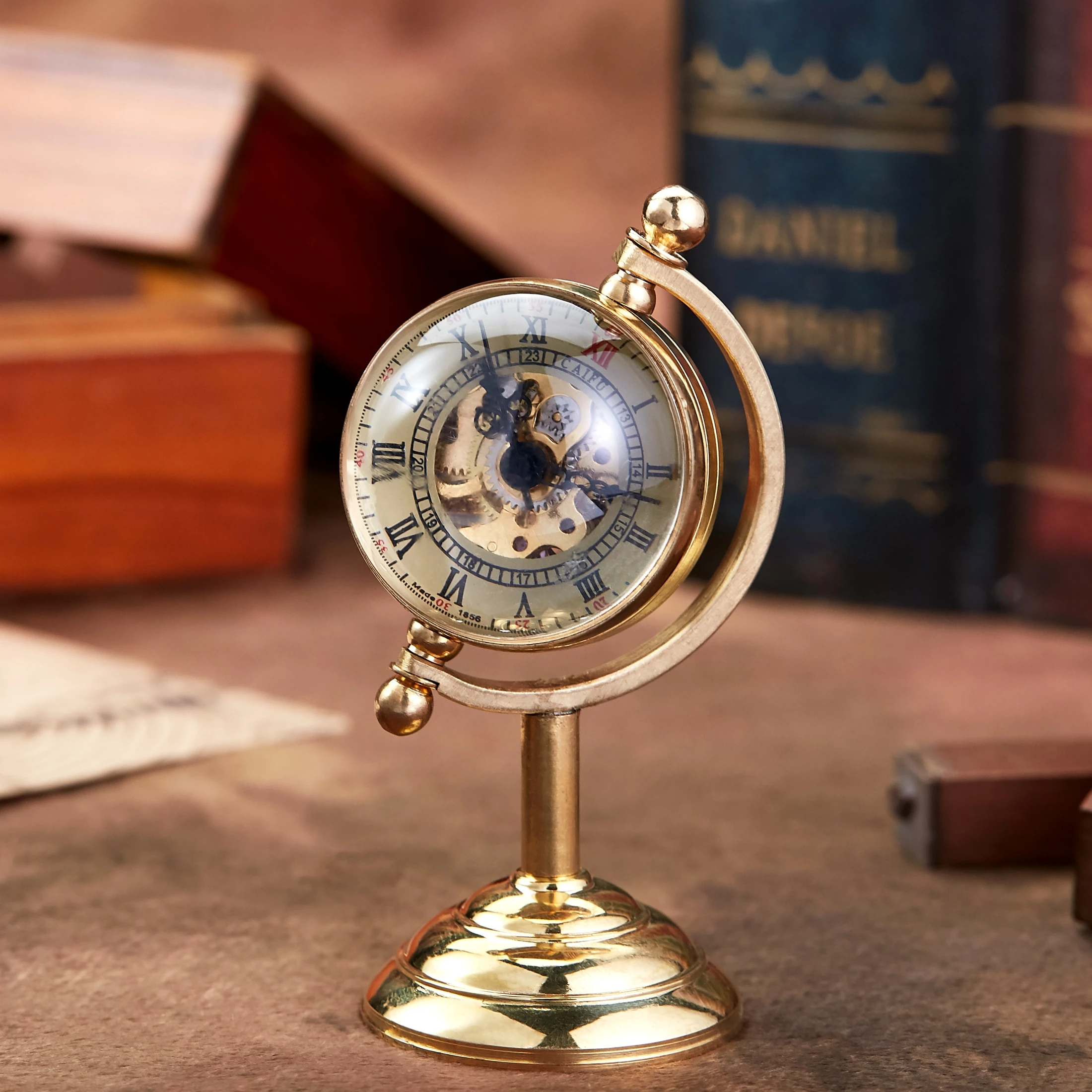 Retro Copper Spinning Globe Gold Desk Mechanical Pocket Watch Hand Winding Movement Home Office Luxury Decoration as Collectible