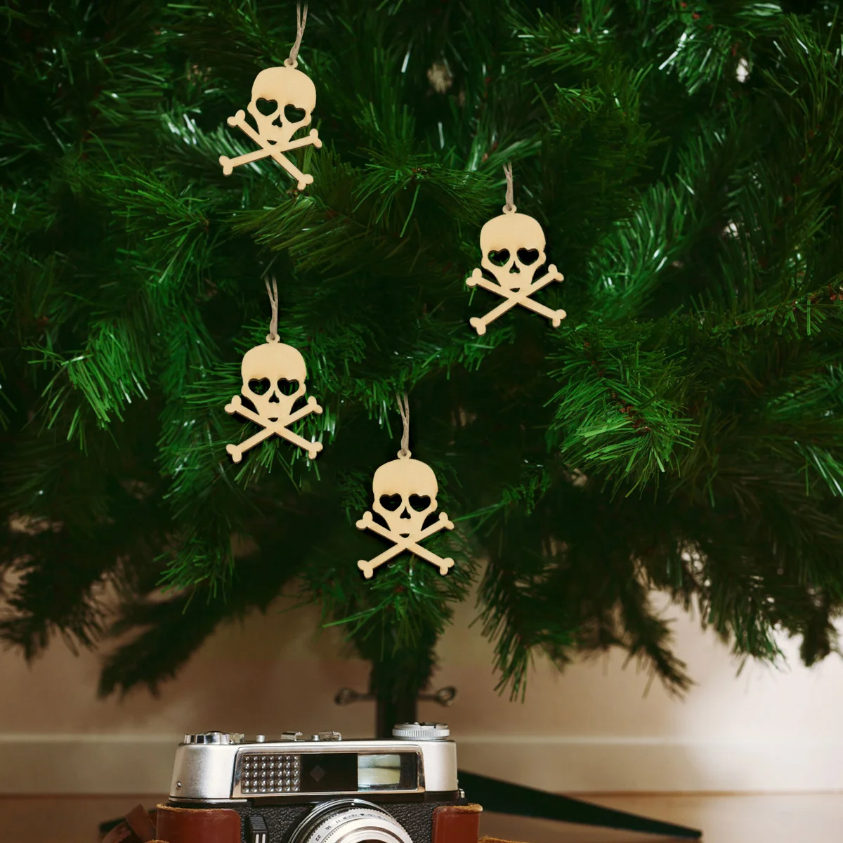 

30Pcs Wooden Skull Ornaments Halloween Handmade Decoration Props DIY Craft Materials for Haunted House Party Room Decor