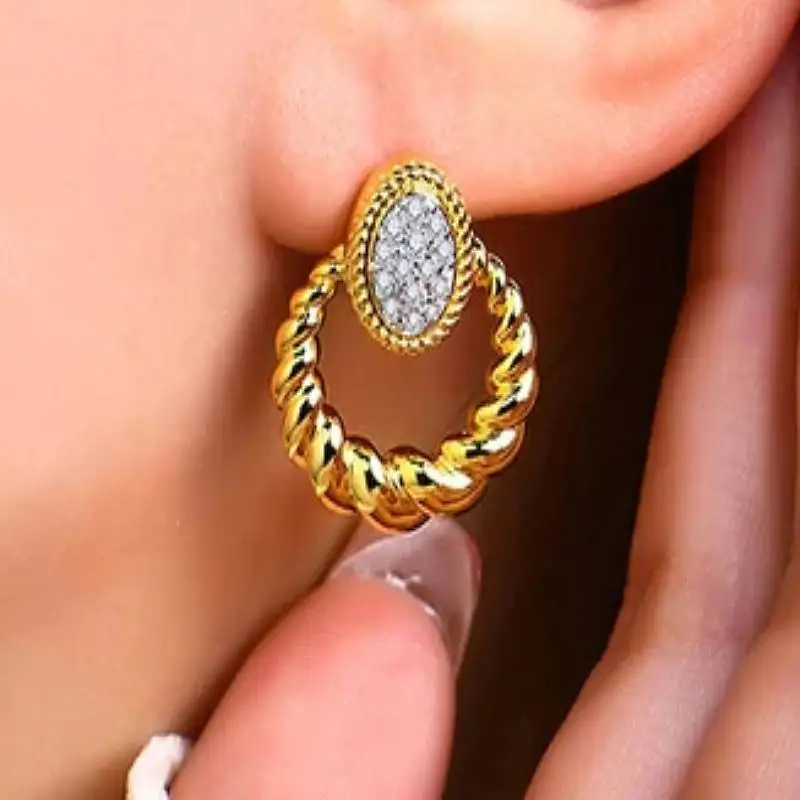 Huitan Twisted Design Frauen Kreis Tropfen Ohrringe Gold Farbe Hochzeit Verlobung Party Zubehör Intarsien Glänzenden CZ Luxus Schmuck