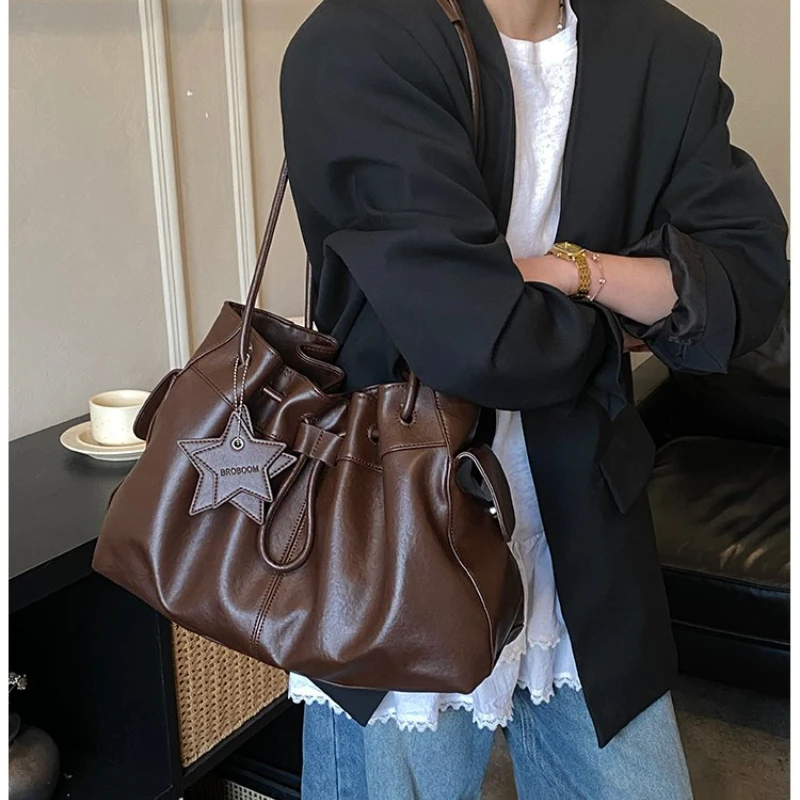 

Women's Drawstring Tote Bag with Star Charm Spacious for Daily Casual Office Streetwear Weekend Travel Errands & Daily Use