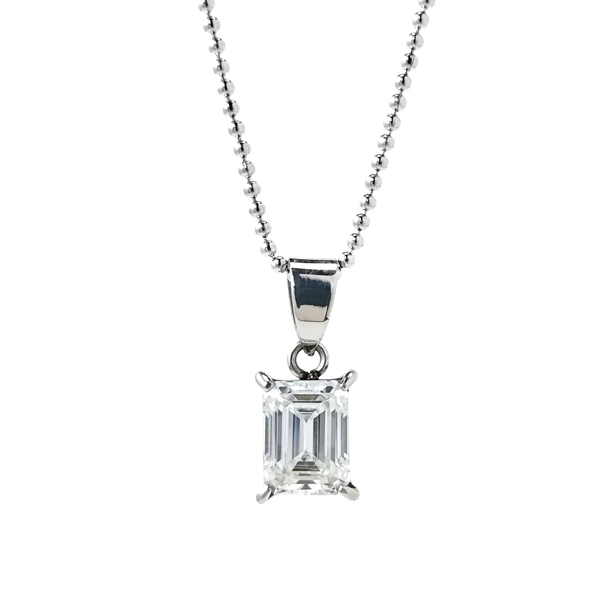 

Колье с синтетическим муассанитом 2.0 карата, 1 шт., обладает изысканной роскошной текстурой.