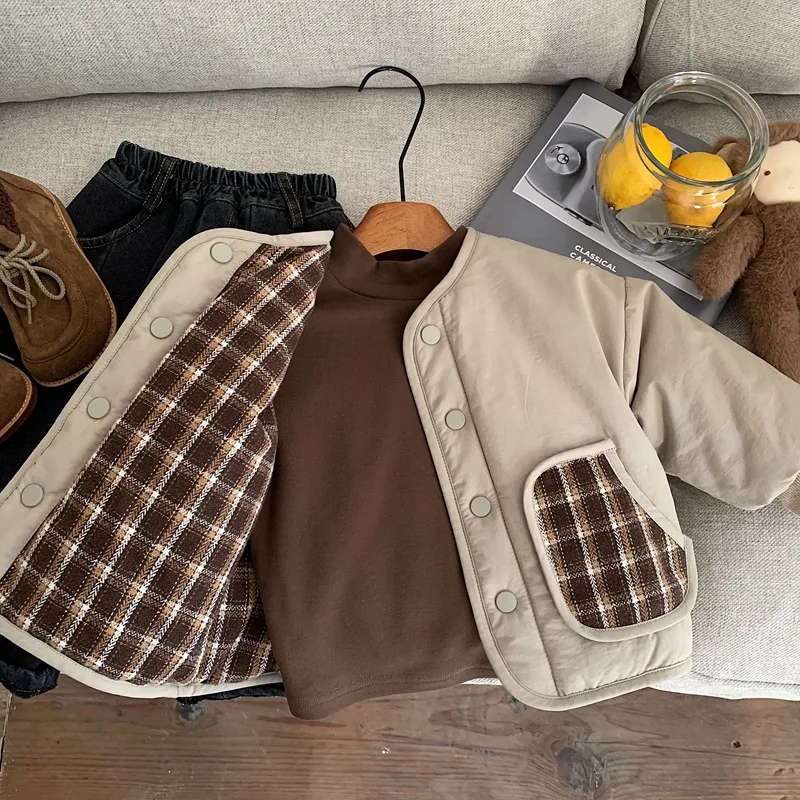 Осень/зима 2025: модная детская толстая теплая хлопковая куртка в клетку с круглым вырезом и большим карманом