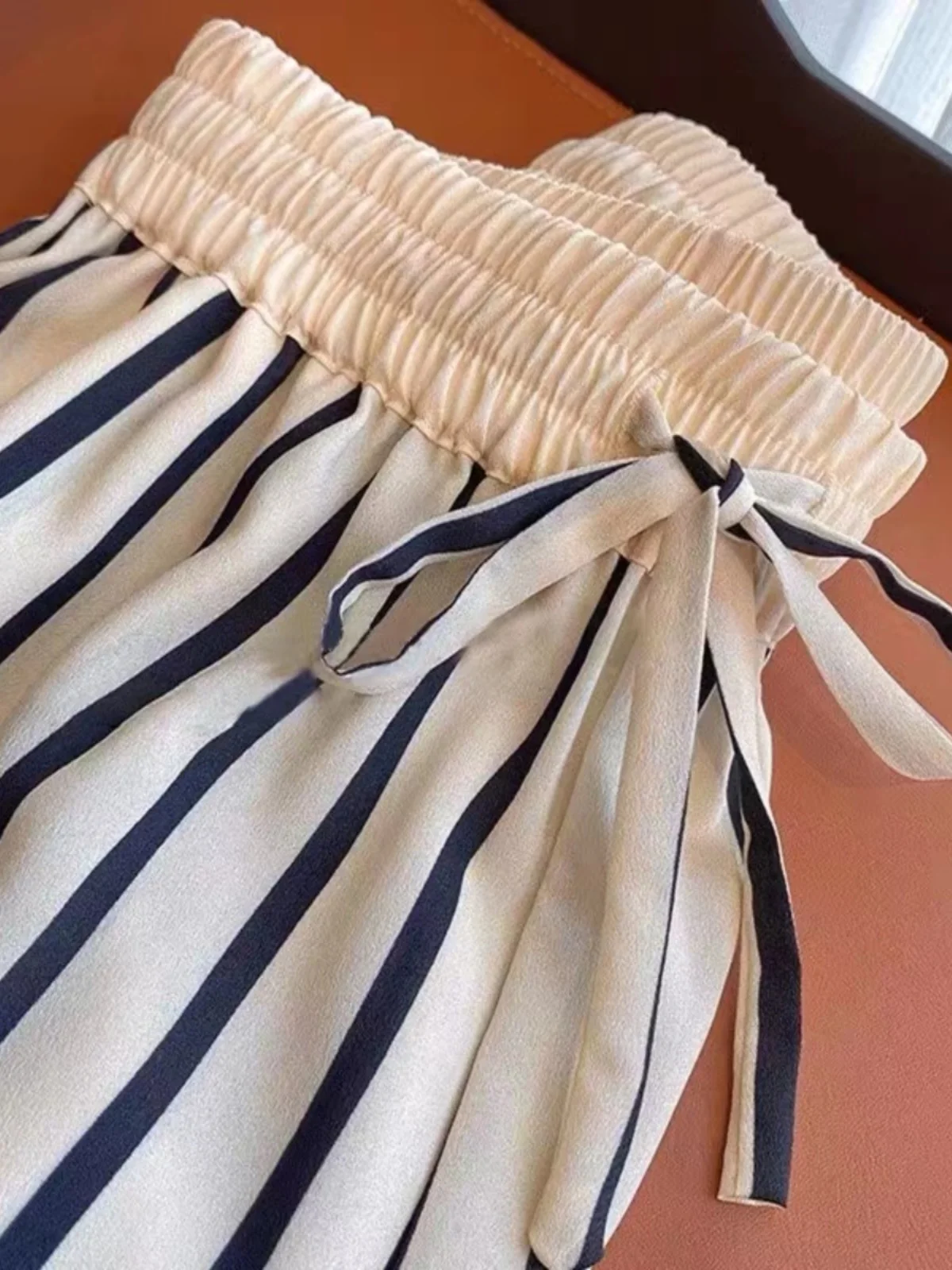 กางเกงขายาวทรงหลวมลายทางสำหรับผู้หญิง แบรนด์ Outlet ผ้าไหมน้ำแข็ง เอวสูง ใส่สบาย เหมาะสำหรับฤดูร้อน