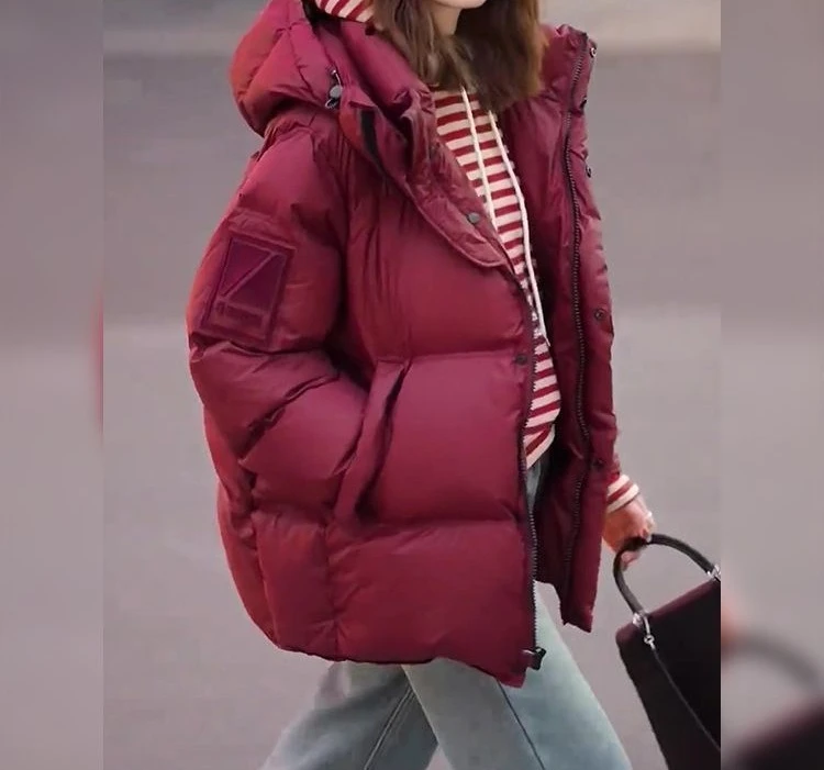 Rote, mit Baumwolle gepolsterte Damen-Winterjacke 2025, neue modische Brotjacke