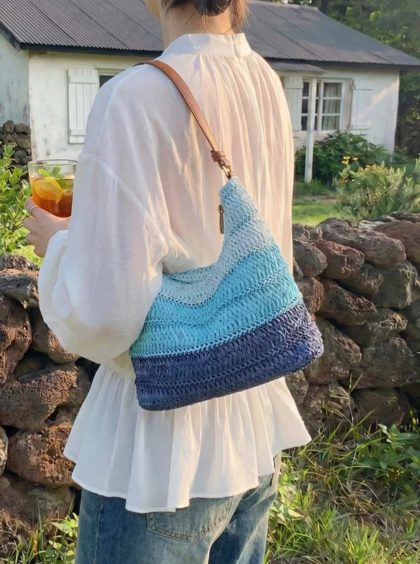 

CLAREGQI Women Gradient Striped Raffia Woven Shoulder Bag Casual Summer Beach Underarm Hobo Handbag