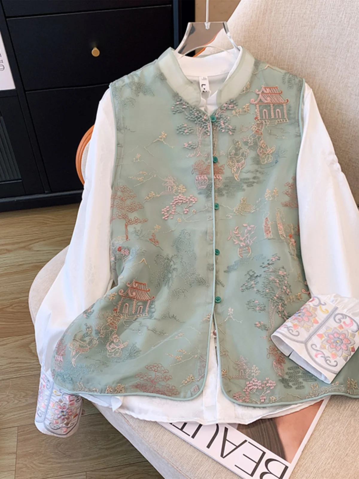 

New Chinese Sle National Trend Set Spring 2025 High-End Sensation European Organza Heavy Embroidery Vest irt Two-Piece Set