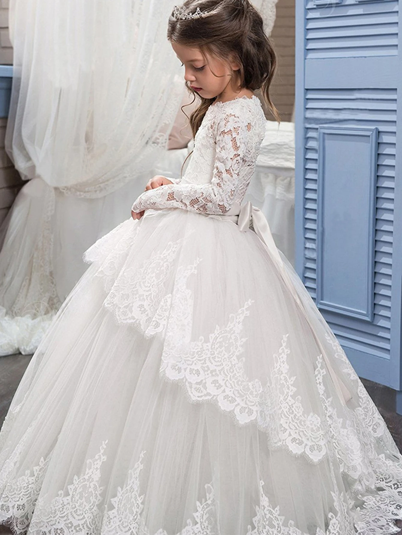 Lace Long Sleeve Flower Girl Dress Heart‑Shaped Open Back Sash Bow Tulle Train Ballgown Kids First Communion Pageant Party Gown