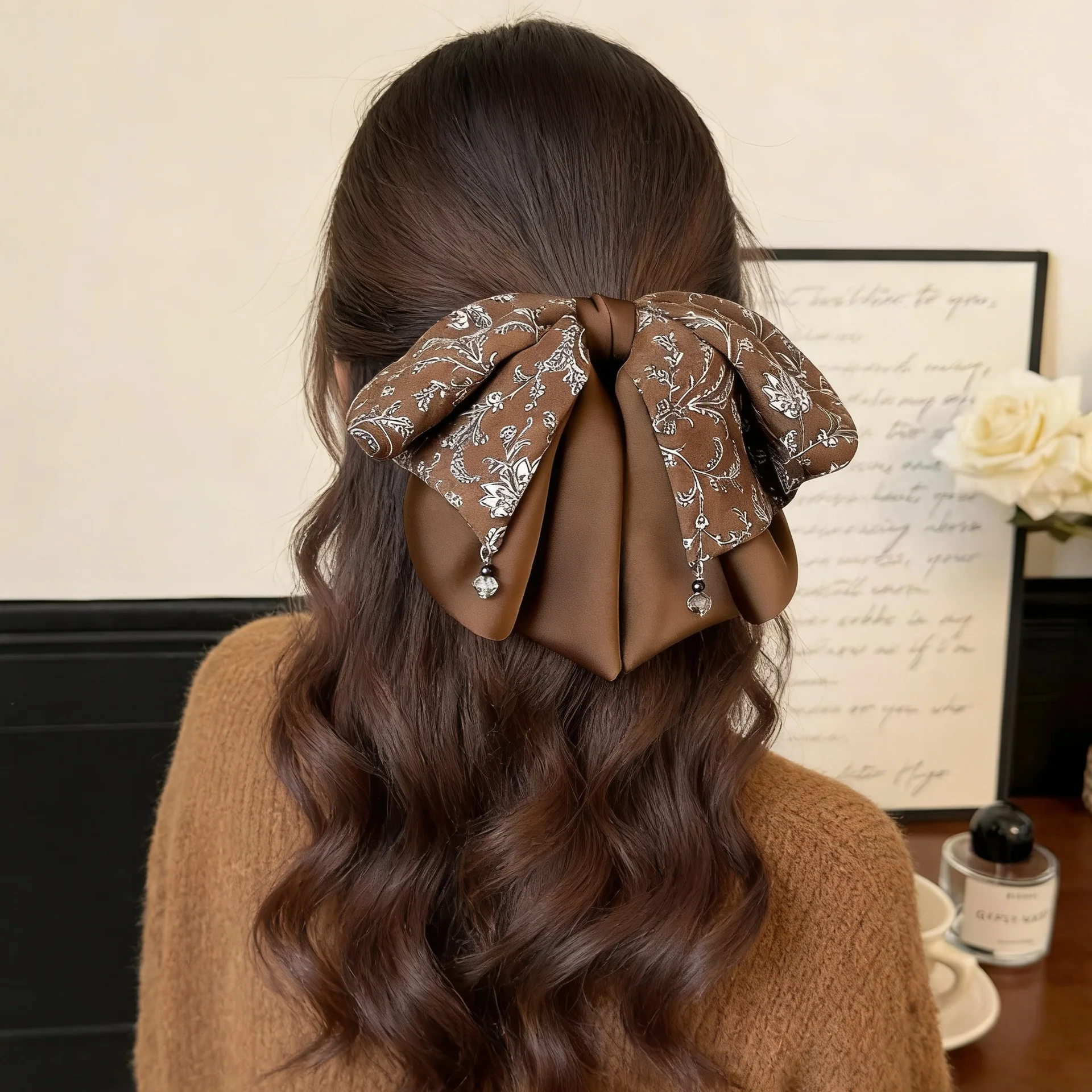 

Заколка-краб для волос с атласным бантом в стиле французского ретро, с цветочным узором, для придания объема, для женских причесок, элегантная, 1 шт.