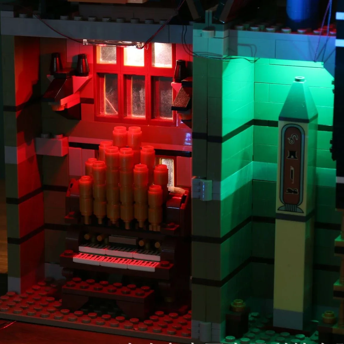 บล็อกตัวต่อ 10273 ชุดไฟที่ใช้ร่วมกับเลโก้ได้ บ้านผีสิง ของเล่นตัวต่อ DIY แบบมีไฟ (ไม่รวมตัวต่อแบบโมเดล)