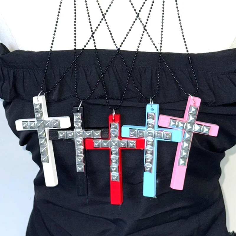 Image of Goth Schmuck Holz Rosa Srivet Kreuz Anhänger Halskette für Frauen Coole Punk Charms 90er Jahre Ästhetisches Grunge Rock Accessoire
