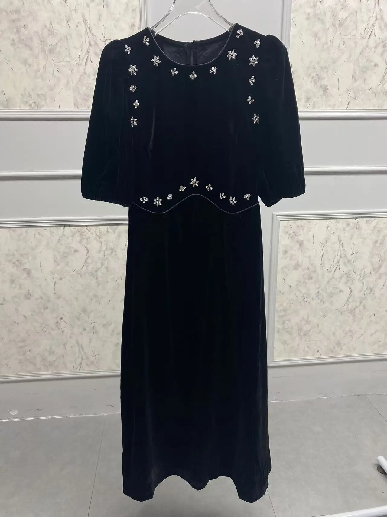 

Sezanes 2025 fashion new summer new light luxury senior sense of water-like decoration bubble sleeve velvet slim thin dress