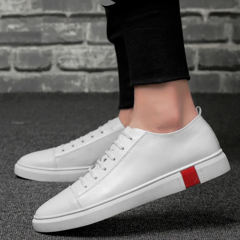 

Luxury Brand white Men Shoes Lace Up Leather Men Fashion Skateboard Shoes Soft Soles Comfortable Outdoor Sports Shoes 36-47 Size