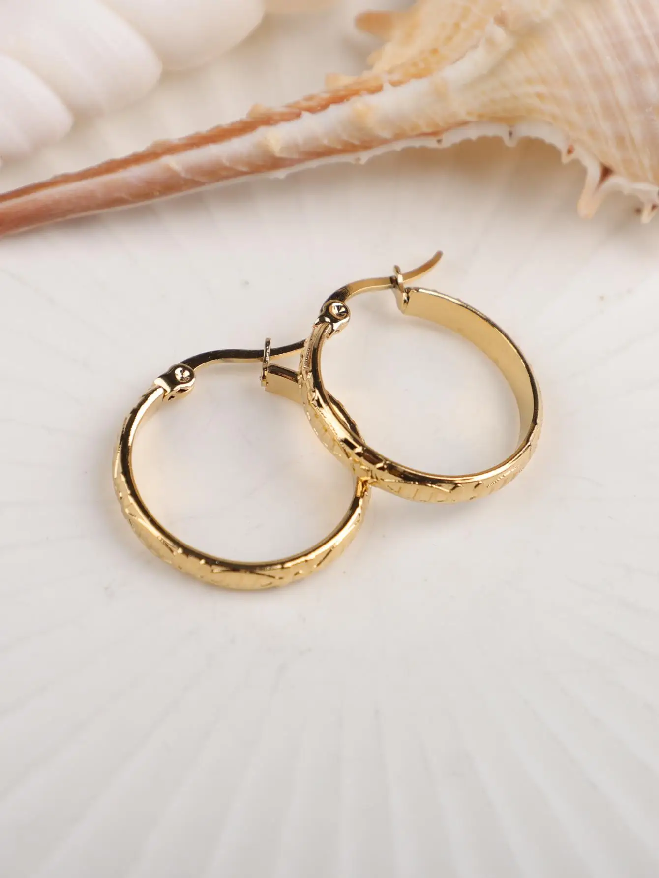 1 Pair Stainless Steel Round Fishhook Hoop Earrings Gold/Silver Unique Pattern Hypoallergenic Jewelry For Women Girls Daily Wear Gifts