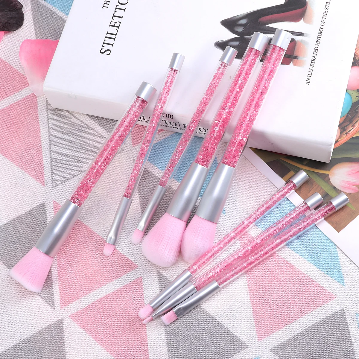 Zestaw 8 pędzli do makijażu, profesjonalny, z kryształowymi uchwytami z cyrkoniami, miękkie włosie z włókna, narzędzia do makijażu do codziennego użytku dla kobiet.
